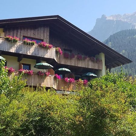 Gaestehaus Schoeneweiss Ehrwald Exterior foto