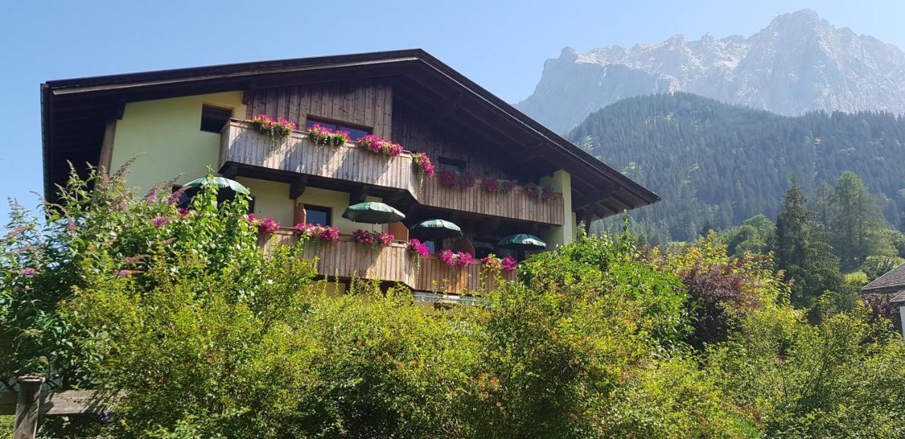 Gaestehaus Schoeneweiss Ehrwald Exterior foto