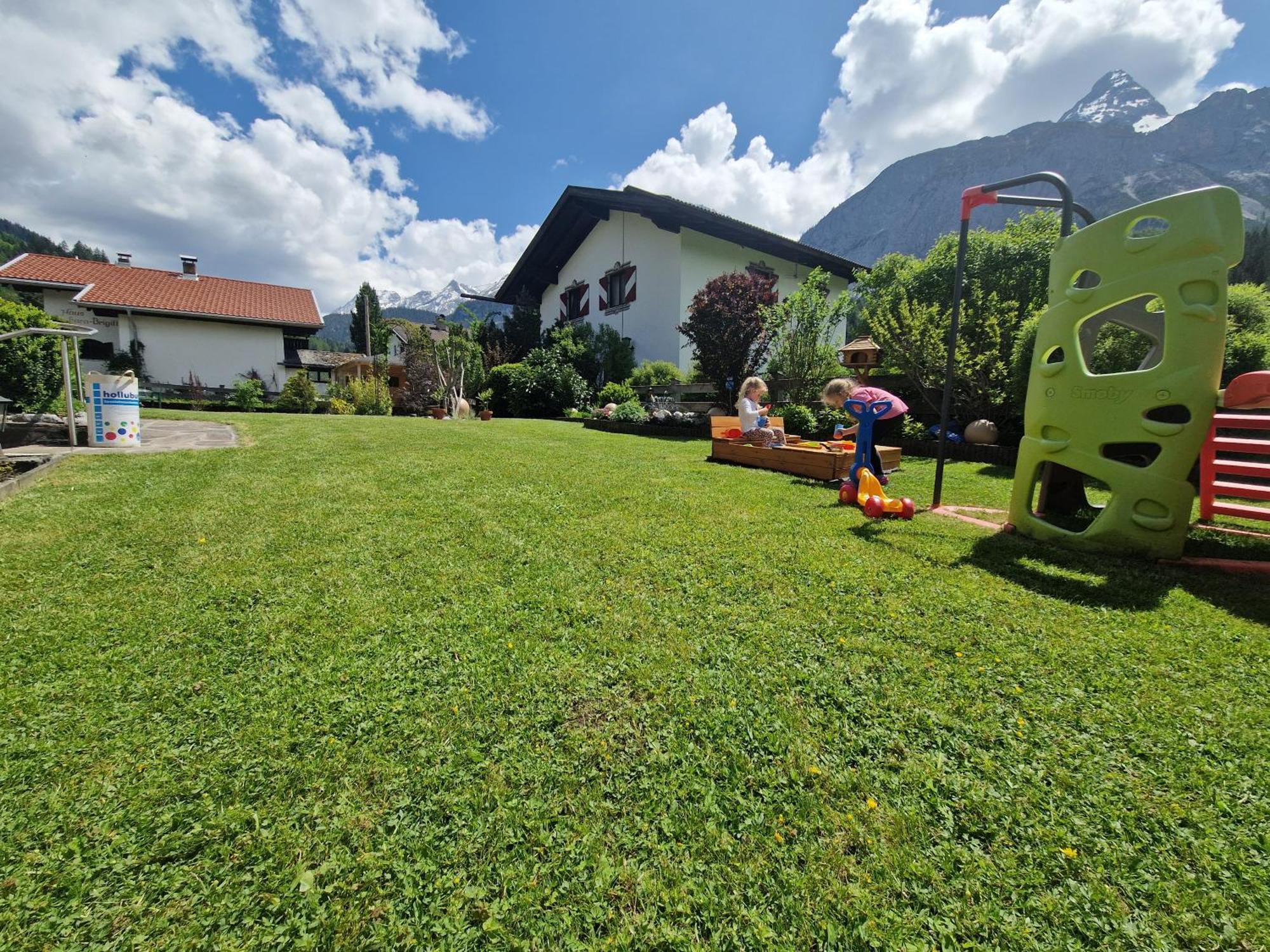 Gaestehaus Schoeneweiss Ehrwald Exterior foto